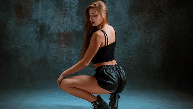 Twerking is NOT "female empowerment" and it LOWERS the standard in which men perceive you!