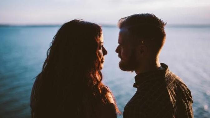 Men: A Really Easy Way To Figure Out When To Make A Move