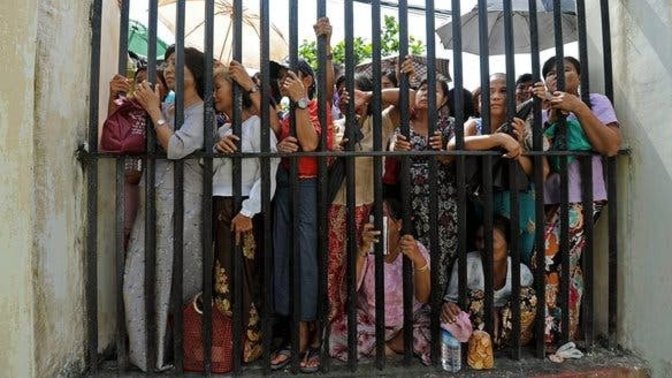 Free the prisoners!