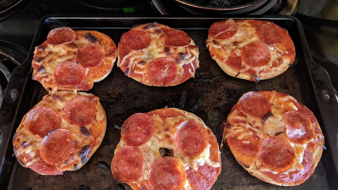 GAG recipe time: Bagel pizzas!