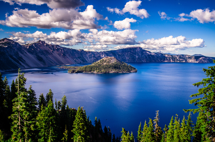 Crate rLake and Wizard Island.