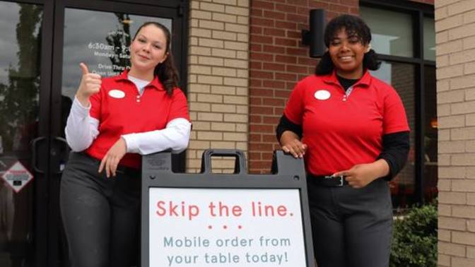 5 of the Best Fast-Food/Casual Places To Meet Women — And 5 To Avoid