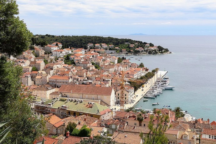 9 Reasons Why The Island of Hvar Sucks!