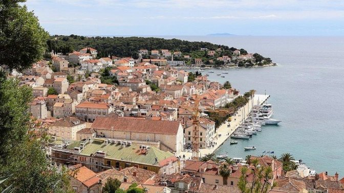 9 Reasons Why The Island of Hvar Sucks!
