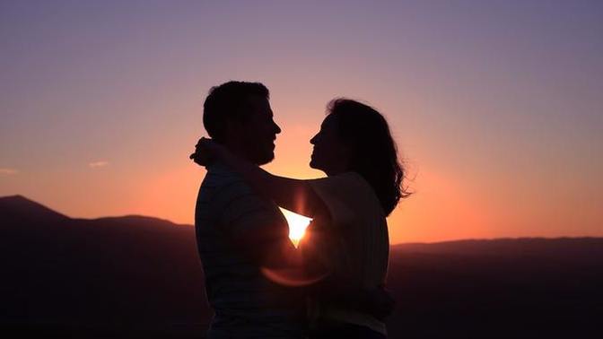 4 lies we need to stop telling ourselves at the start of a relationship