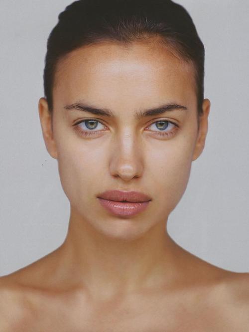 Thin lips look better than big lips.