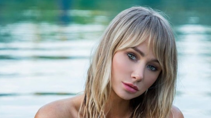 Thin lips look better than big lips.