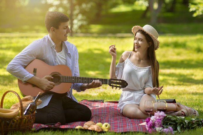 How To Set A Romantic Dinner Table for Your Partner