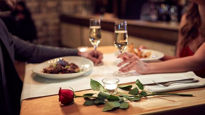 How To Set A Romantic Dinner Table for Your Partner