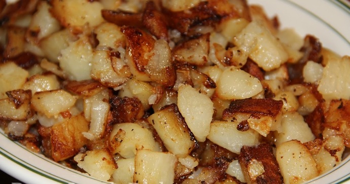 This is the perfect side dish for breakfast or dinner. It pairs nicely with eggs, and biscuits or a fried pork chop.
