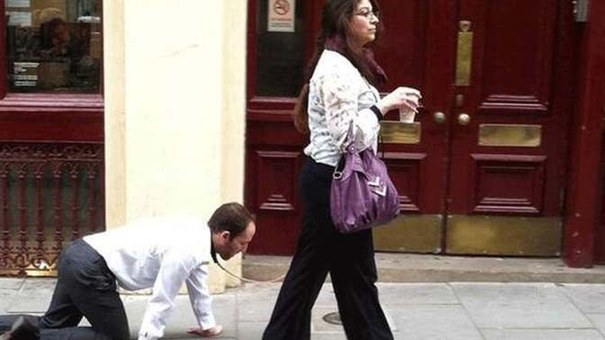 What screams: I'm in a toxic relationship