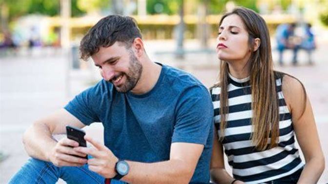 Signs someone’s cheating