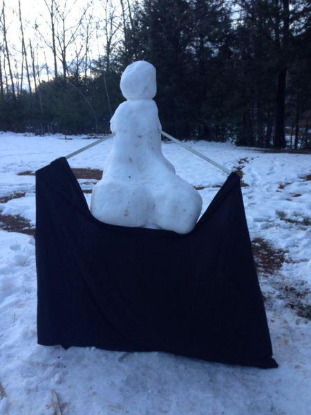 7 Hilariously Clever and Funny Snow Sculptures