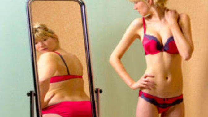 Inside the mind of a teenage girl with BDD (Body Dysmorphic Disorder)
