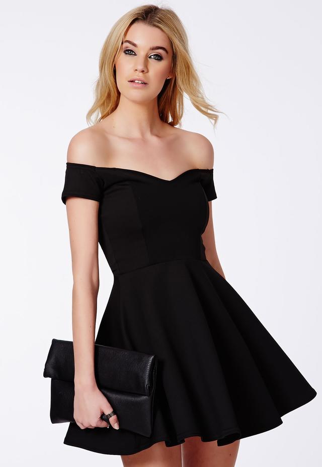 You Wanna Look Hot For a Guy? Wear a Sexy Black Dress