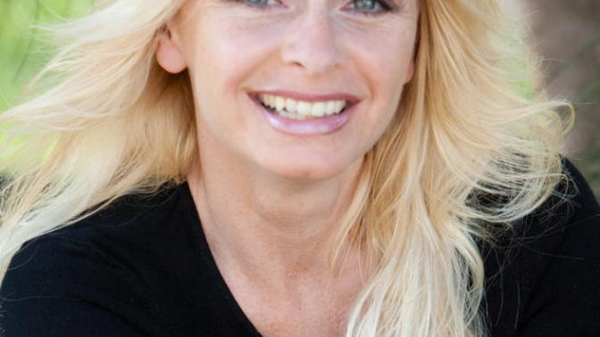 Expert Theories: The 'Love Biologist' - Dawn Maslar