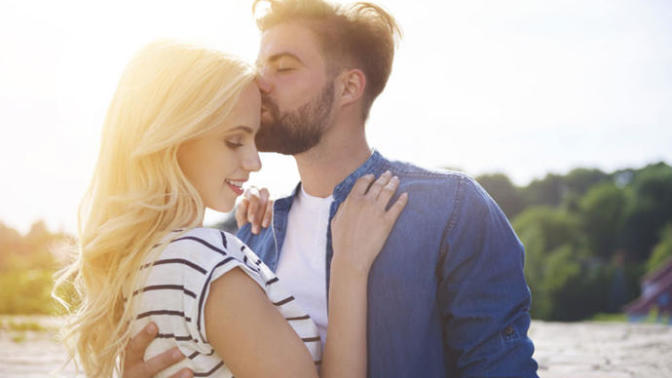 What does a kiss on the forehead mean?