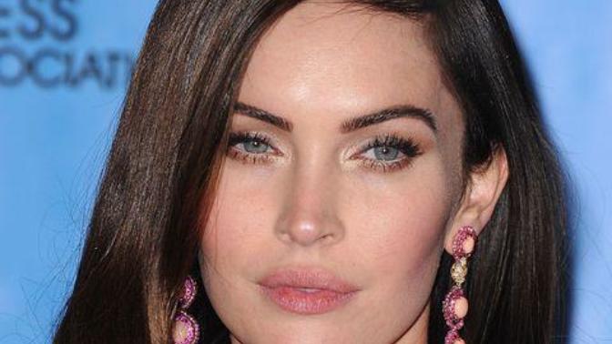 Arched or straight eyebrows? What looks better in your opinion?