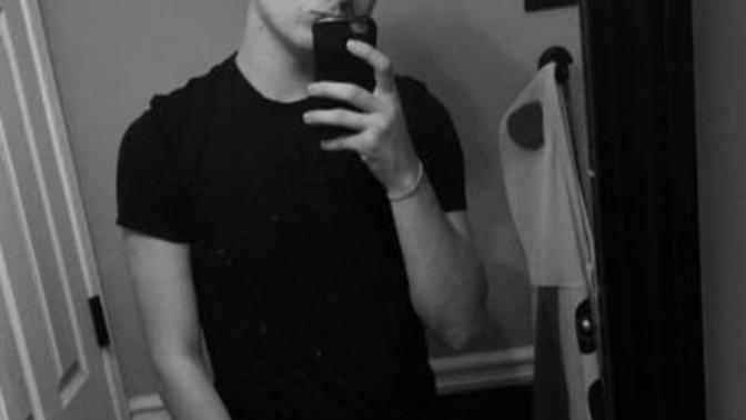 Rate this guy out of ten on physical attractiveness?