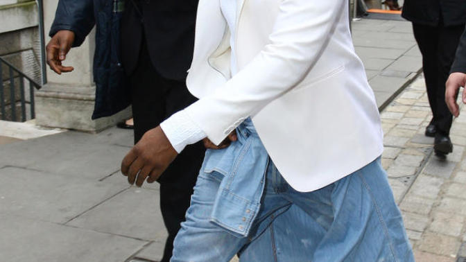 Is tying shirts and jackets around the hips uncool?
