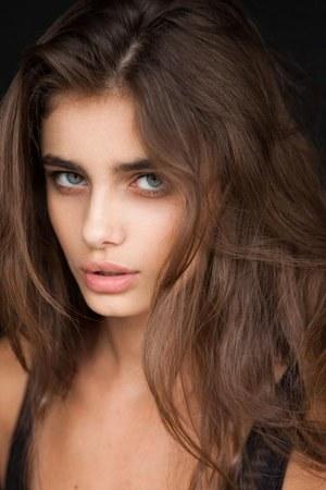 Who would you ask out on a date first (based on looks)?