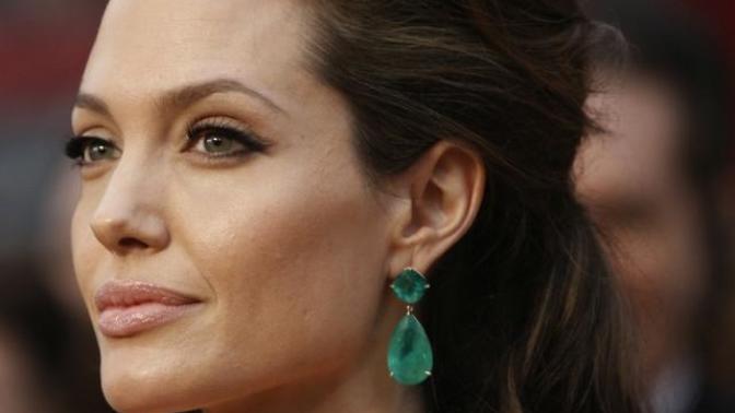 Strong jawlines on women?
