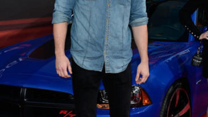 Girls, Why isn't Derek Theler more popular?