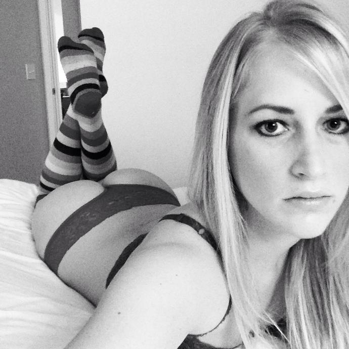 Guys, Rate this girl? Buddy says 10, I say 7, what do you think?