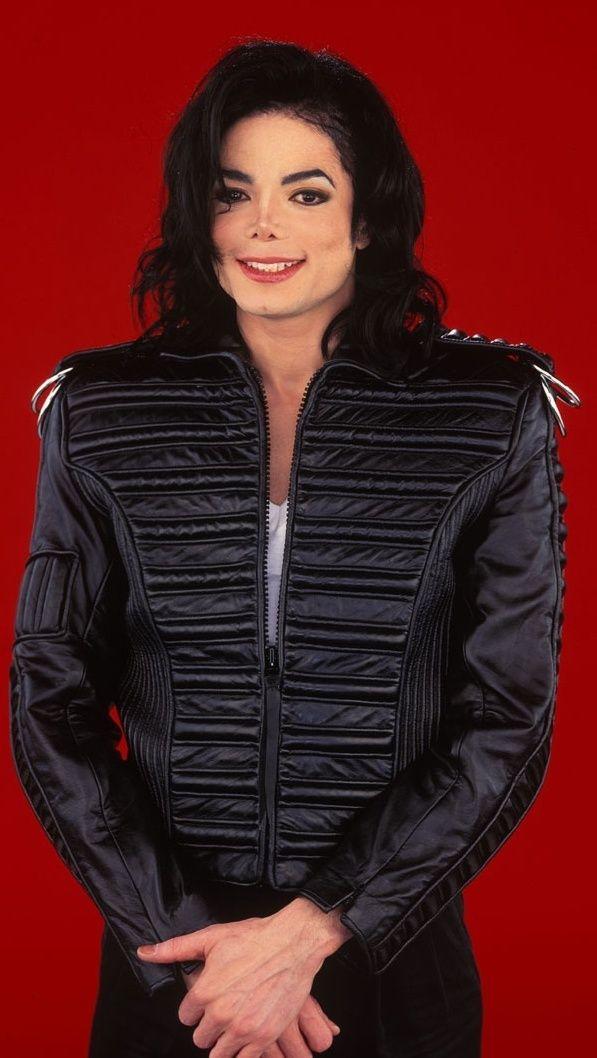 What was the first song you listen to from Michael Jackson? Are you still a fan of Michael Jackson? Do you like MJ? What is your favorit MJ songs?