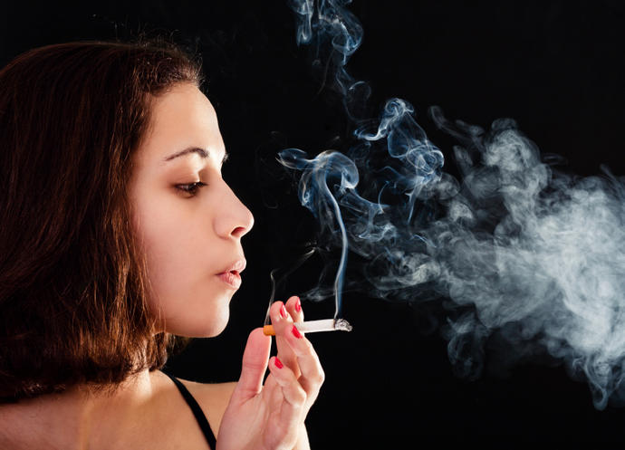 Do girls smoke ?