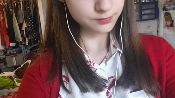 Is short hair still attractive? (Not super short... shoulder length)?