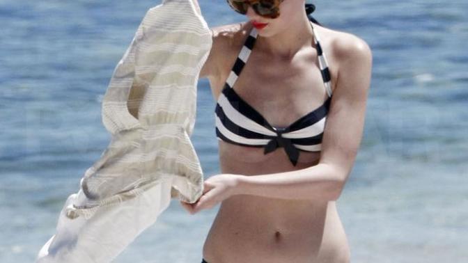 Is Taylor Swift attractive?
