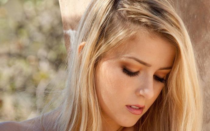 Is she beautiful? And do you think she is natural or fake?