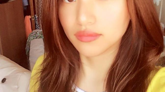 Do I look better with or without make up ( pic)?