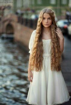 Guys, would long long crimped hair look good? [examples included]?