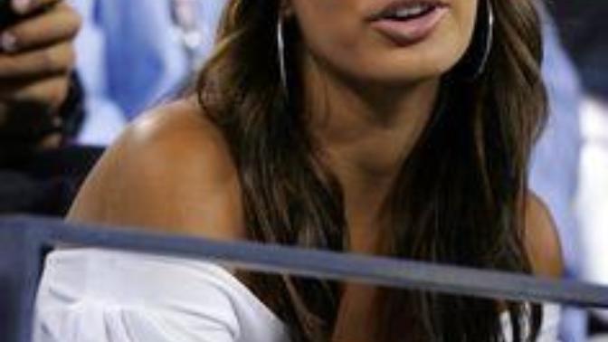 Guys, Do you like it girls wearing baseball cap with a white tshirt and jeans?