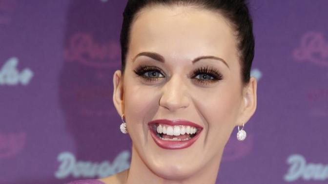 Why do white girls have ugly eyebrows?