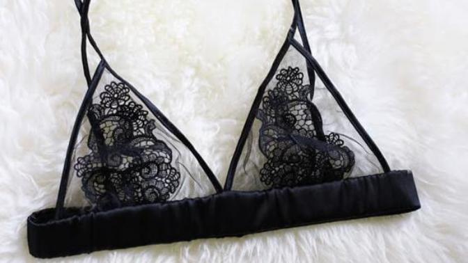 Guys, unlined bra or a push up bra for a small chested girl (PICTURE included!)?