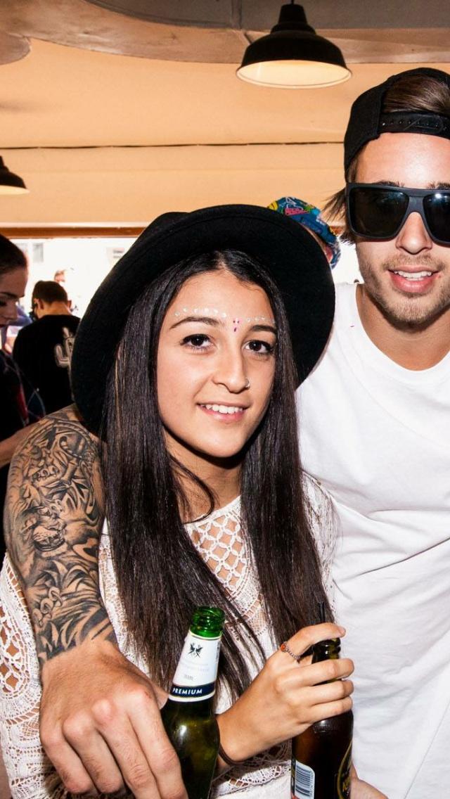 Guys, Rate this girl's face out of 10!!?