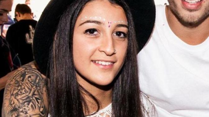 Guys, Rate this girl's face out of 10?