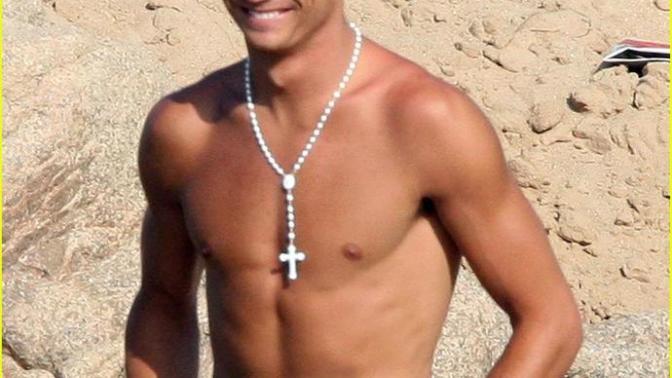 Girls, Would you date a guy who wore earrings and a cross chain (pic)?