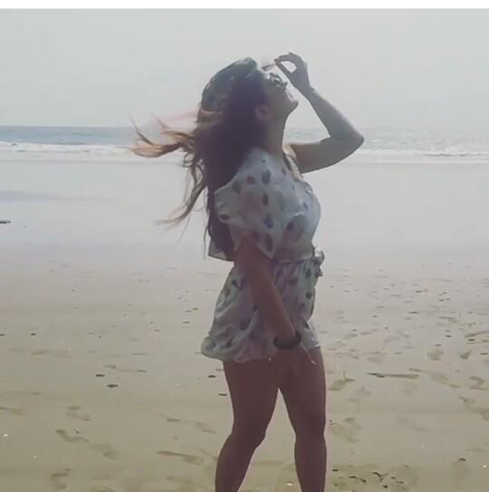 Guys, what kind of thighs do you find more sexy??