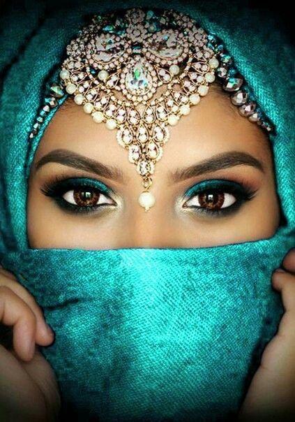 attractive eye shape
