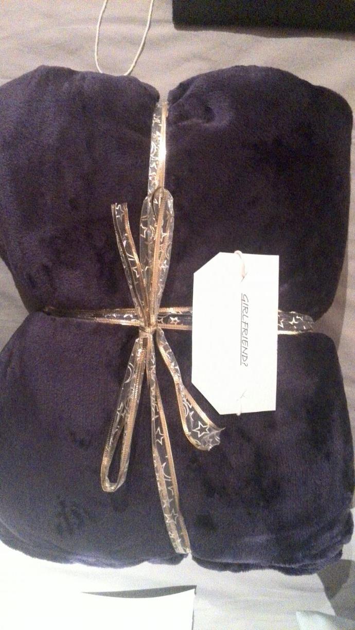 Girls, Anniversary gift?
