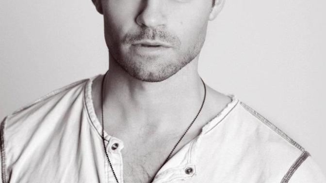 Daniel Gillies, Hot or Not?