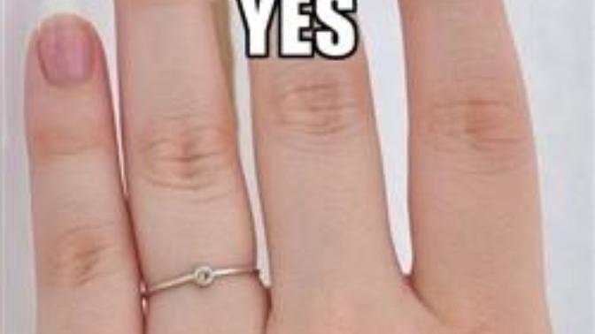 Girls, would u accept if your boyfriend propose u with this ring? guys what u think?