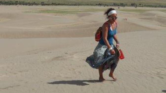 For how long can you walk barefoot on hot sand?