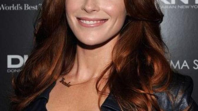 Do pale girls look better as brunettes or redheads?
