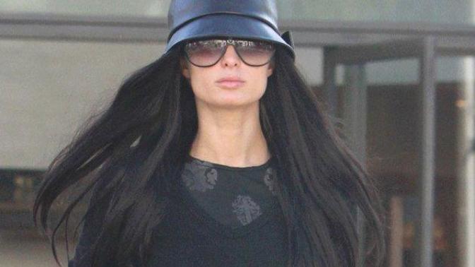 Does PARIS HILTON have brown/black hair or blonde hair?