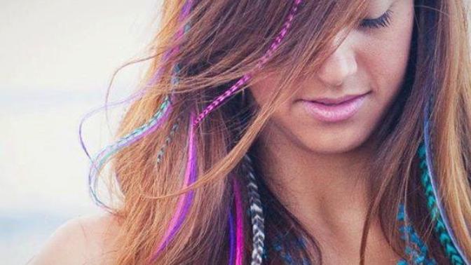What do you think of feather hair extensions? Do you think they are nice and stylish?